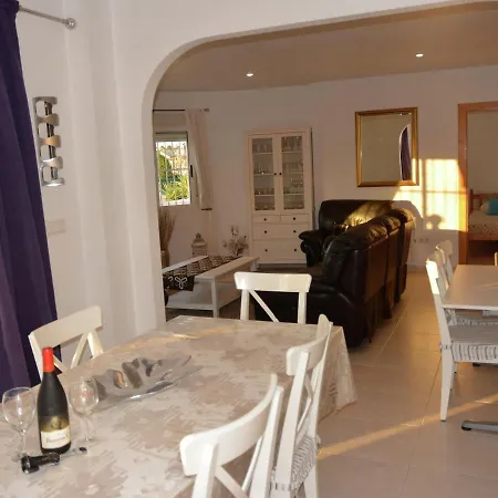 Large With Private Pool And Five Bedrooms In *