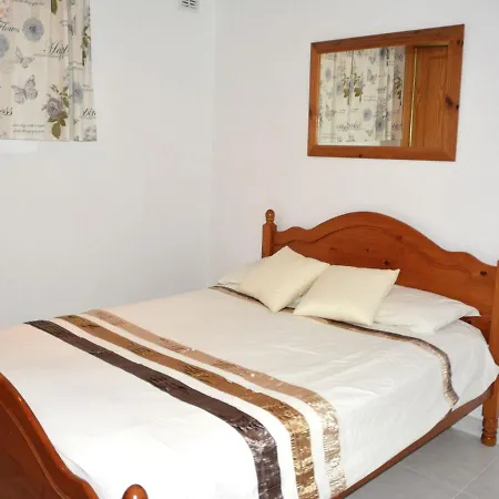 Villa Large With Private Pool And Five Bedrooms In