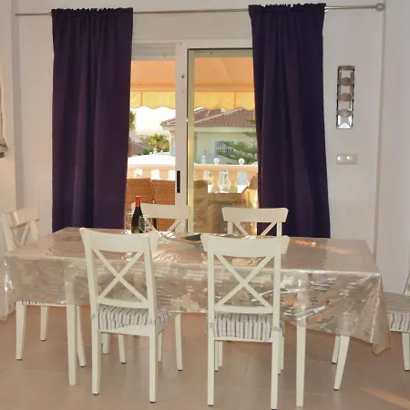 Large With Private Pool And Five Bedrooms In *
